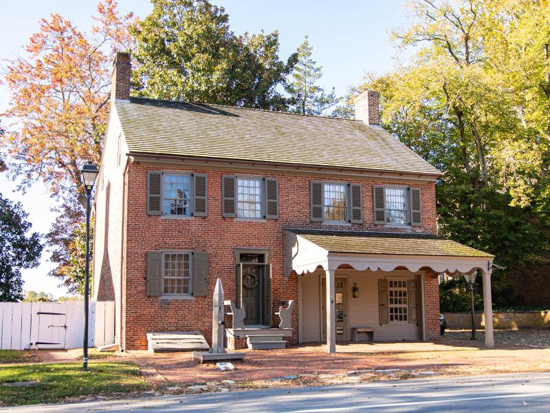 Pump house wood pump