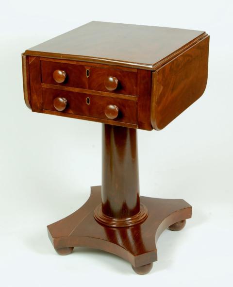 2015.53 two-drawer stand