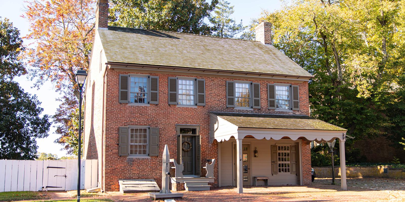 Pump house wood pump